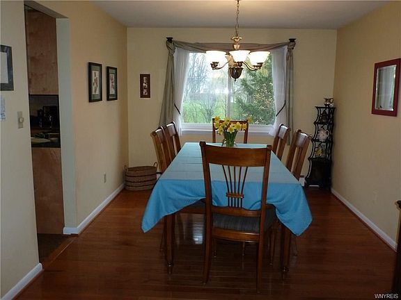 4th image of 125 Brooklane Dr