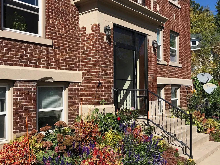 1019 S Farwell St — Photo 2