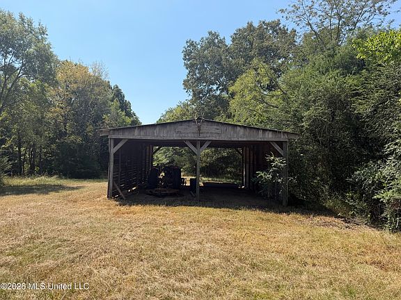 4th image of 390 Springfield Rd