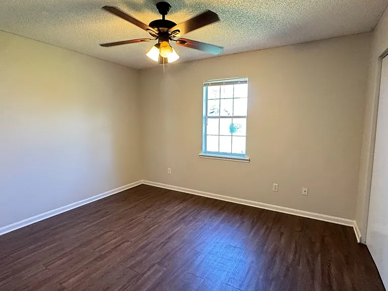 1744A Poplar St — Photo 11