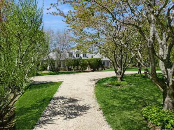 317 Cobb Rd, Water Mill, NY 11976