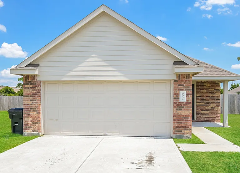 8634 Doris Oaks Cir — Photo 1
