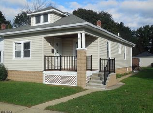 52 State St, Washington, NJ 07882