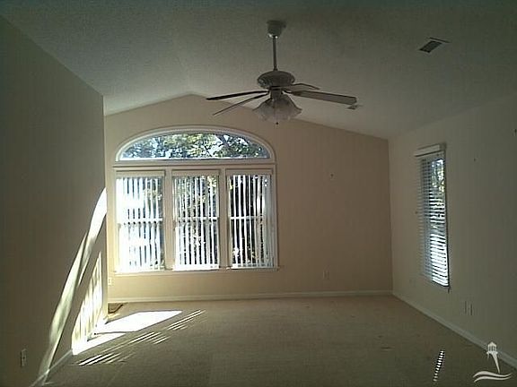 4th image of 904 E Oak Island Dr