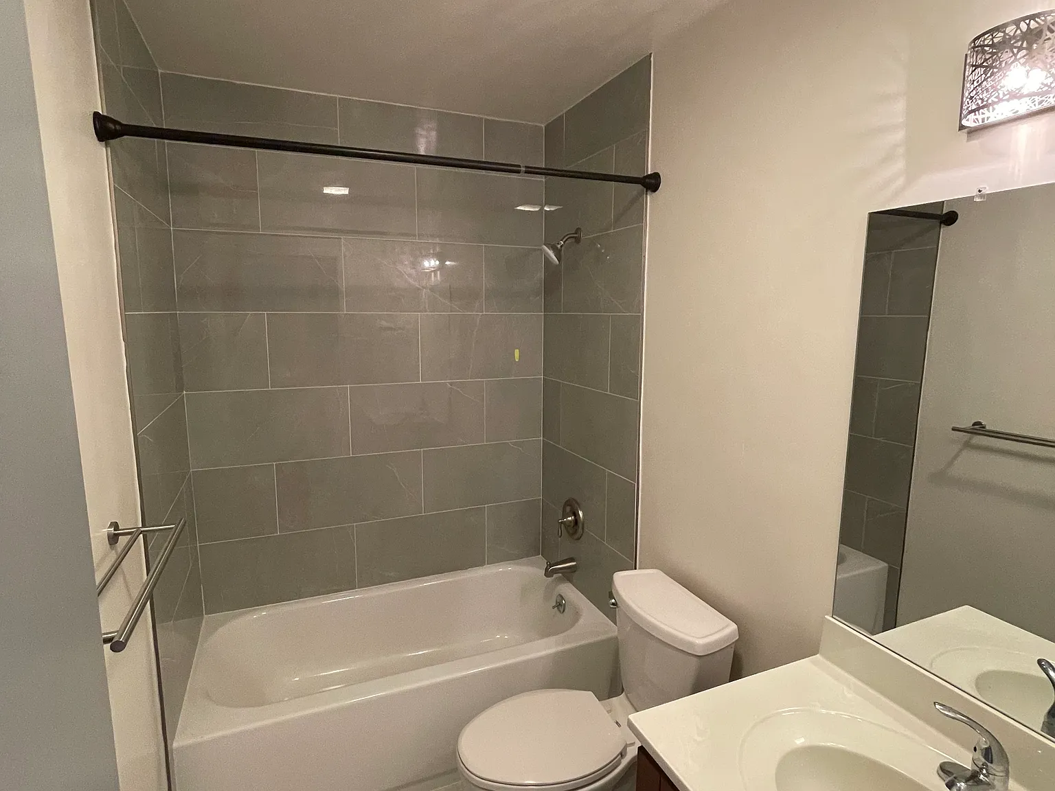 2 bed, 850 sqft, $2,500 — Photo 1