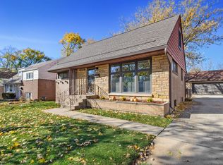 18418 Clyde Rd, Homewood, IL 60430