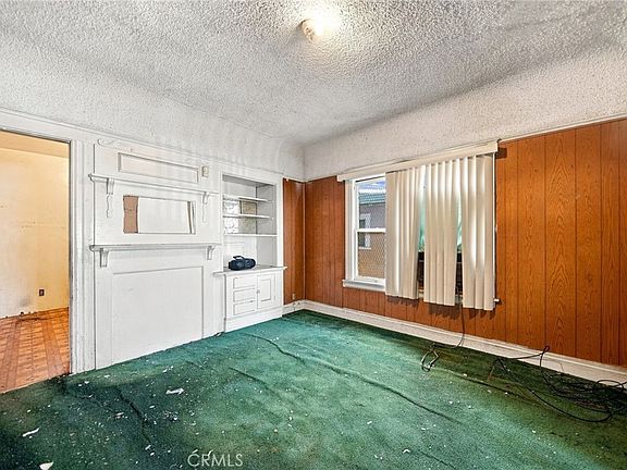 5th image of 4010 Wall St