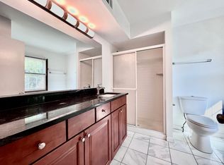 656 Broadmoor Dr, Chesterfield, MO 63017