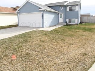 6290 24th St S, Fargo, ND 58104