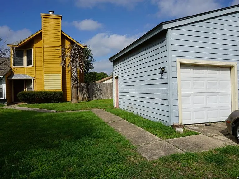 8435 Forest Ridge Dr — Photo 24
