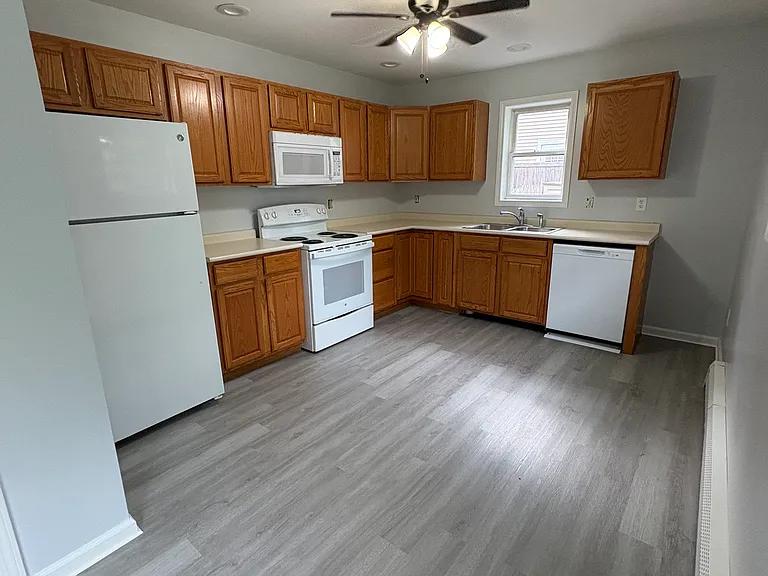 254 Saratoga Ave — Photo 11
