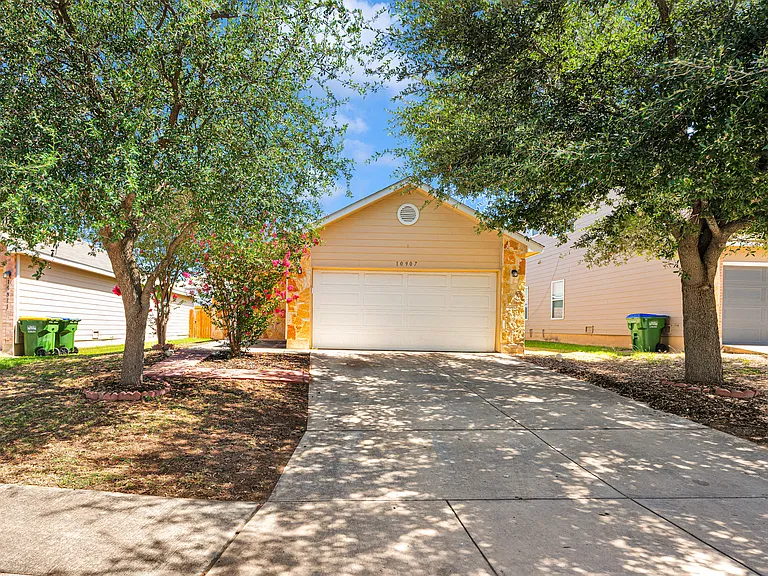 10907 Western Cactus — Photo 1