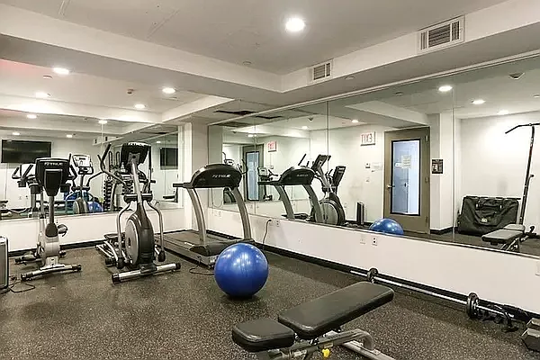 Rented by SERHANT. | media 6