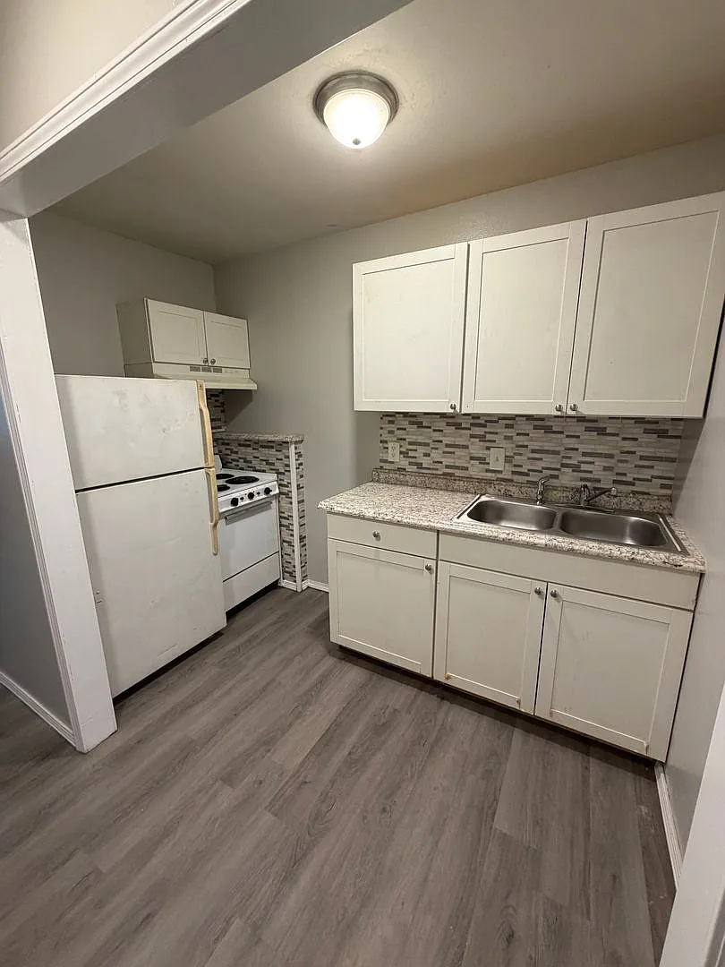 152 E. Vienna St — Photo 3