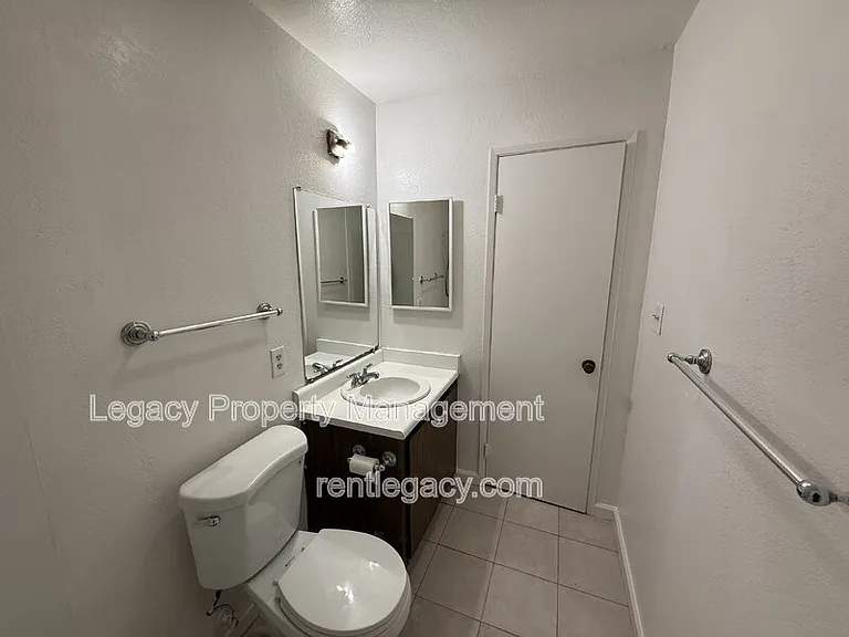 2125 Northwood Cir #D — Photo 6