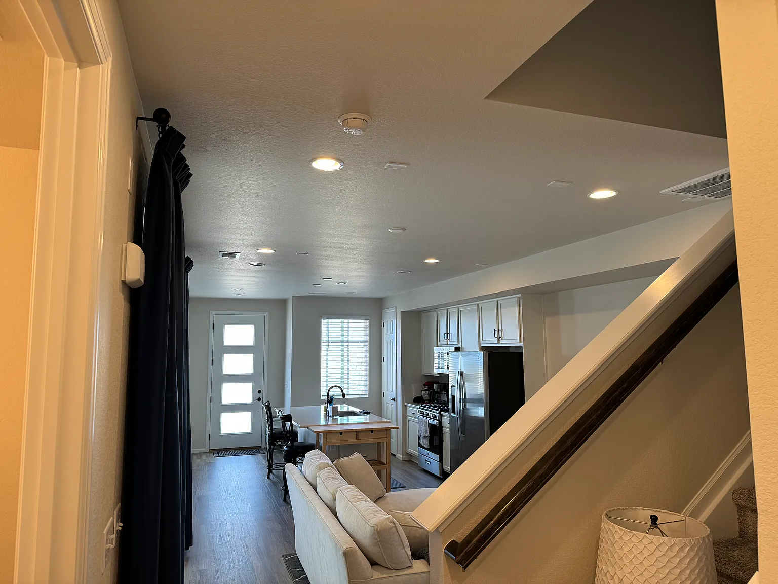 3 bed, 2.5 bath, 2000 sqft, $1,000 — Photo 2