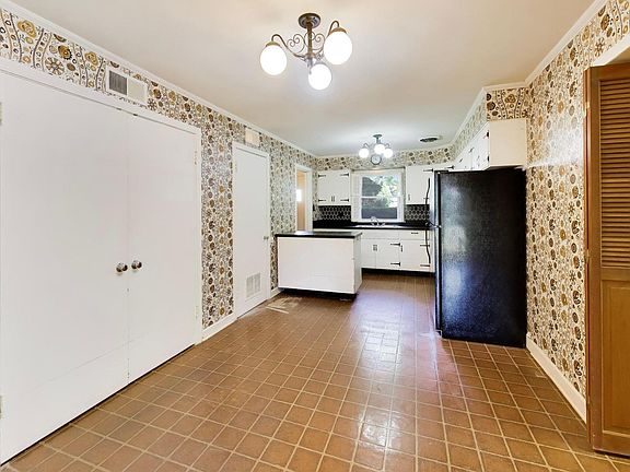 5th image of 8631 E Prairie Rd