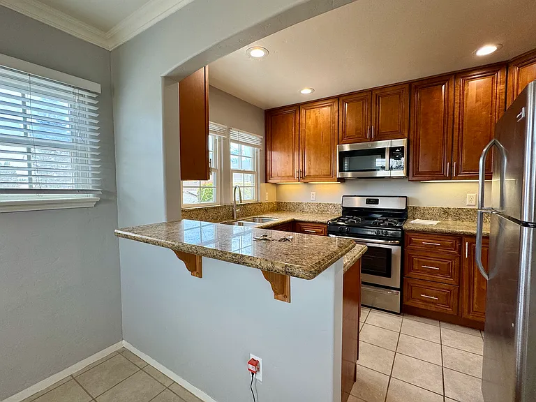 2975 Laurel St #19 — Photo 5