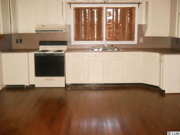 5th image of 254 E Broadway St