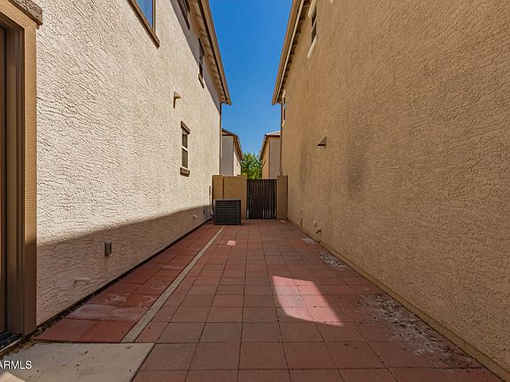 4th image of 2640 N 73RD Glen