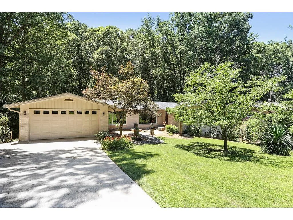 3602 Embry Cir photo 1