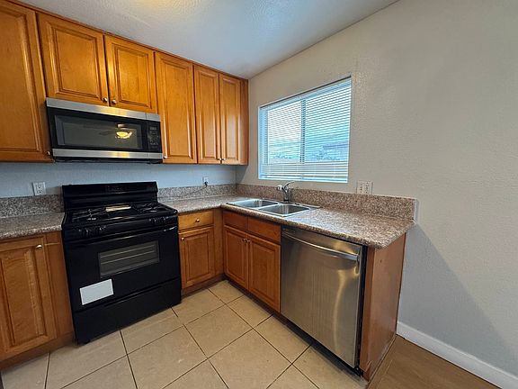 3rd image of 180 E La Verne Ave APT 9