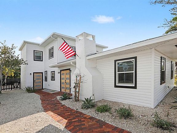 3rd image of 580 Russell St