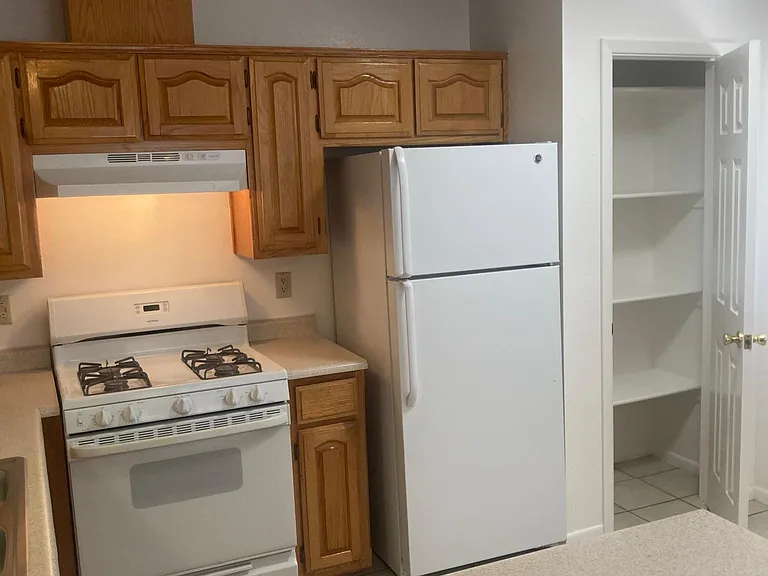 207 Princeton Dr SE #D — Photo 4