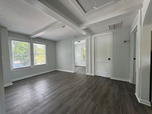 4th image of 2650 25th Ave N #B