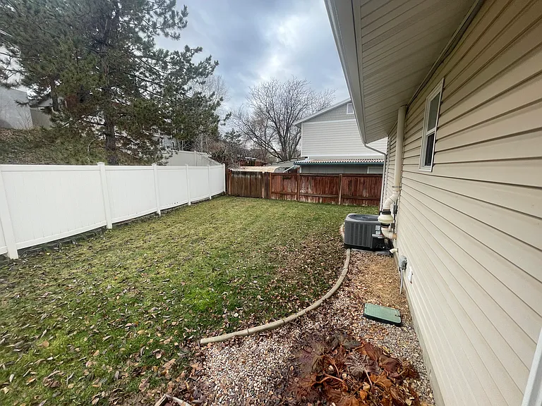 1442 E Sandy Hills Dr — Photo 9