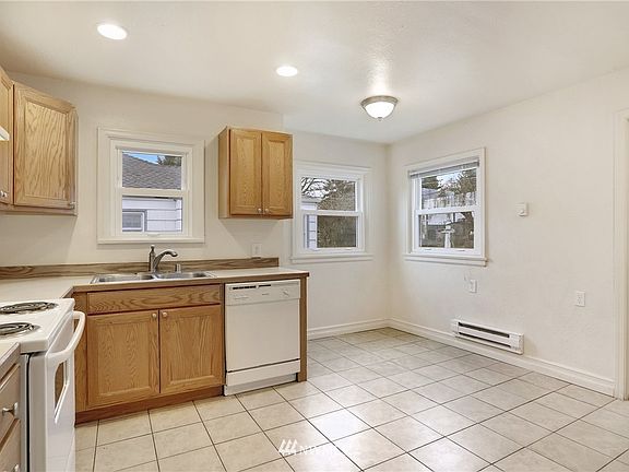 4th image of 4511 E E Street