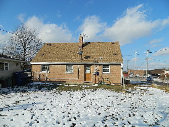 5th image of 8023 W 92nd Pl