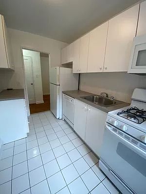 5th image of 82-08 135th St APT 1