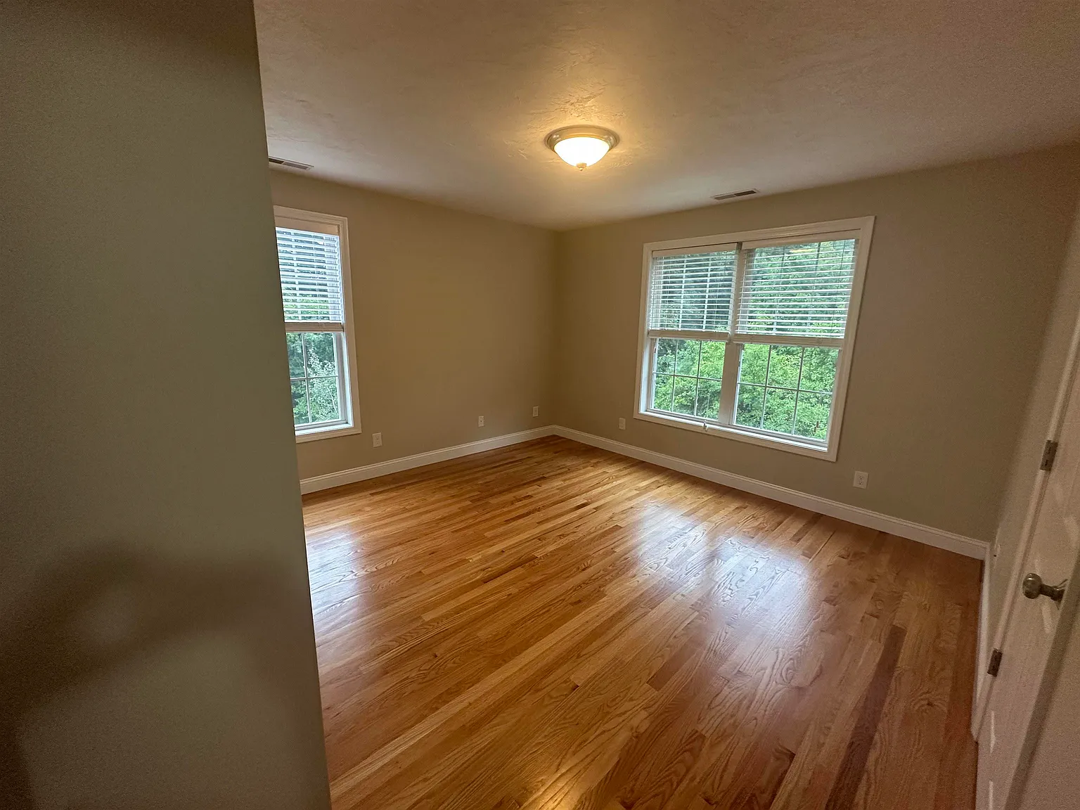 2 bed, 1.5 bath, 1366 sqft, $3,600 — Photo 4