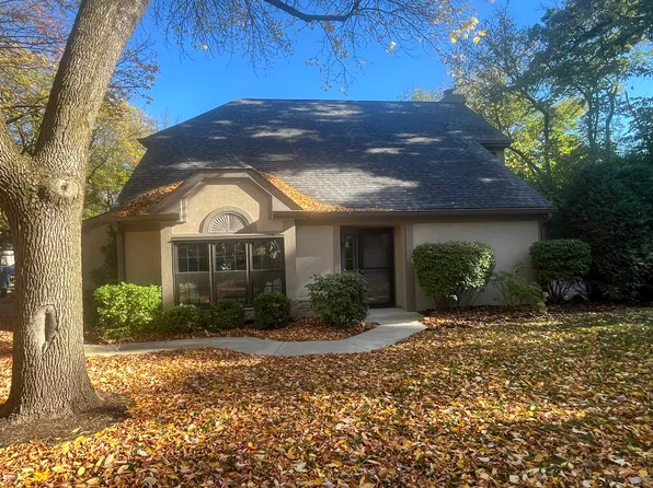 1244 Hobson Oaks Dr, Naperville, IL 60540