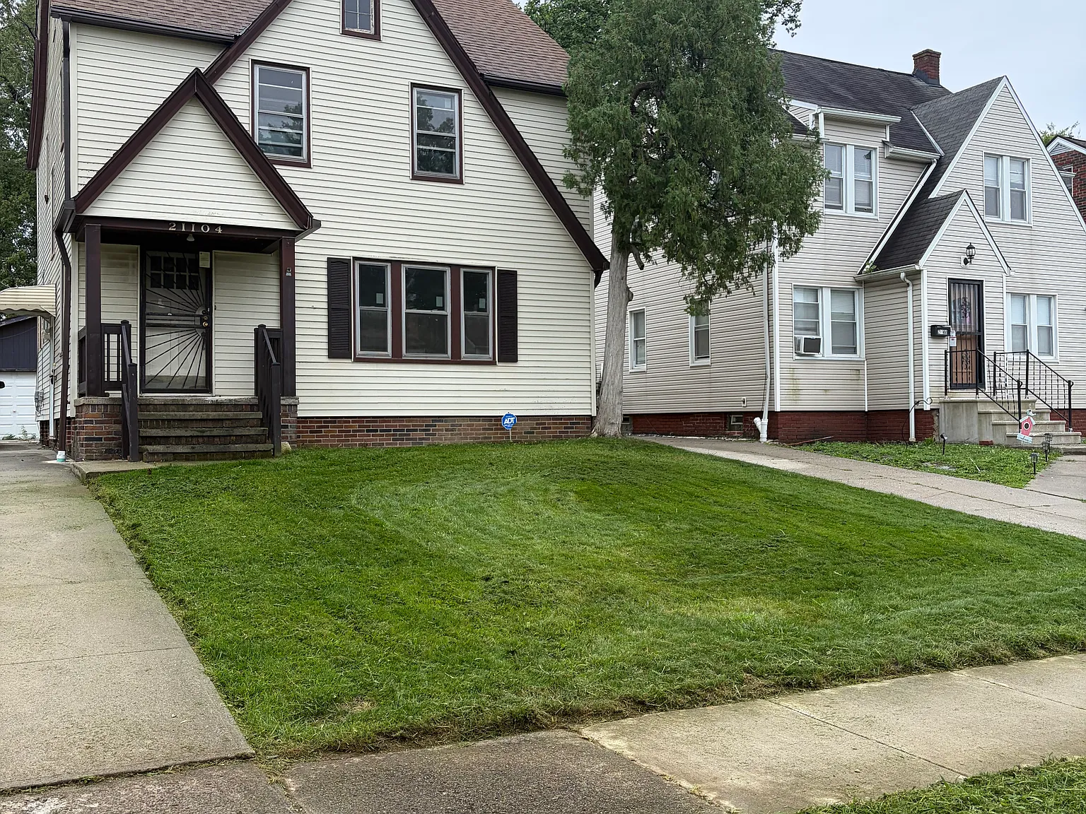 3 bed, 2.5 bath, 1900 sqft, $2,200 — Photo 1