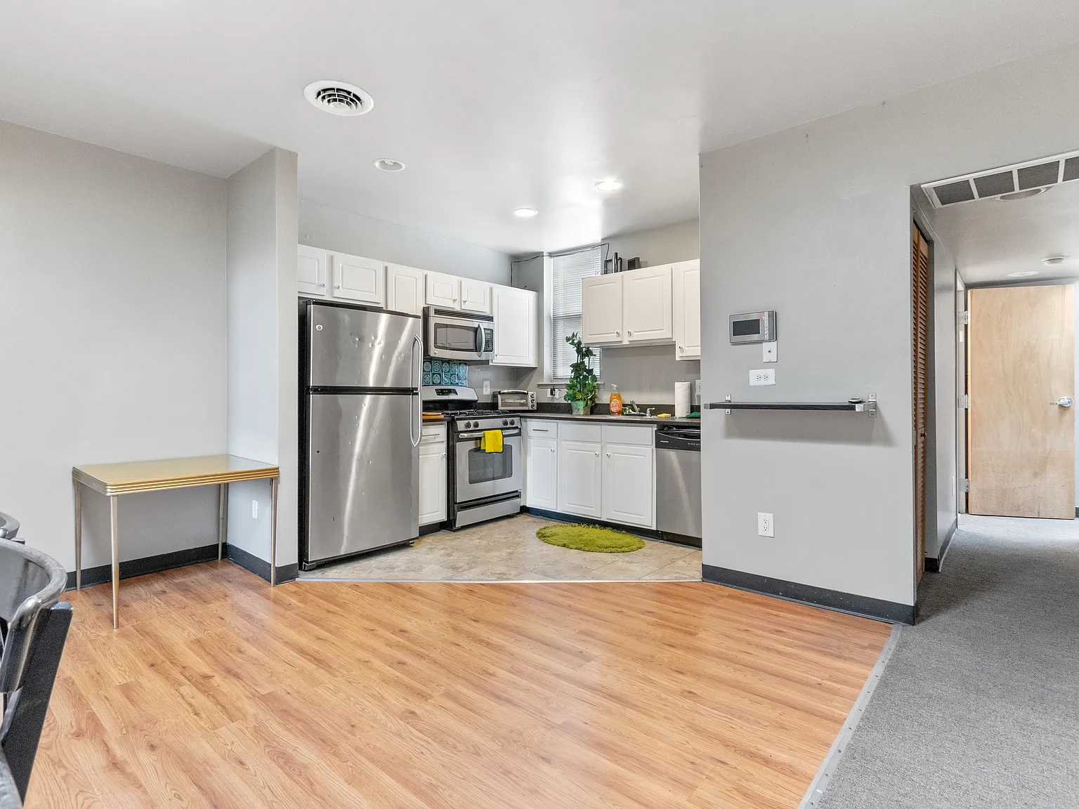 4 bed, 1500 sqft, $2,780 — Photo 2