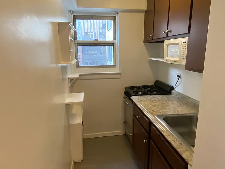 155 E 38th St #11L — Photo 6