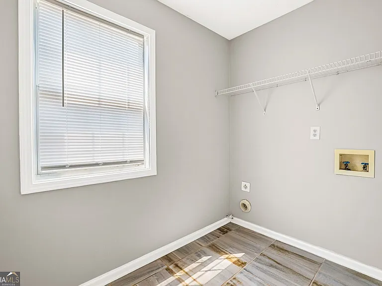 690 Burnham Rdg — Photo 10
