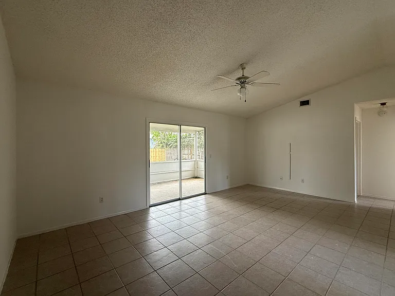 1194 SW Granadeer St — Photo 9