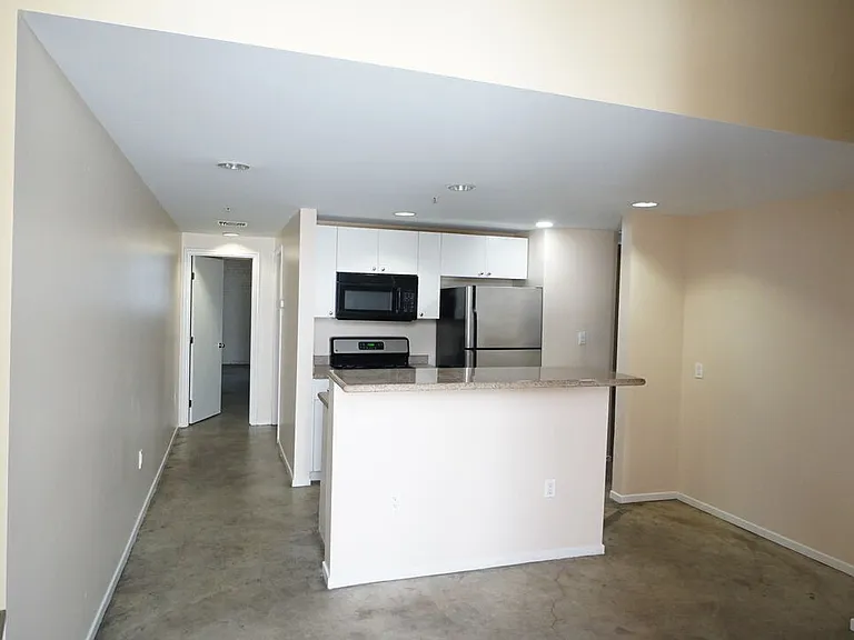 922 W 23rd St #103 — Photo 5