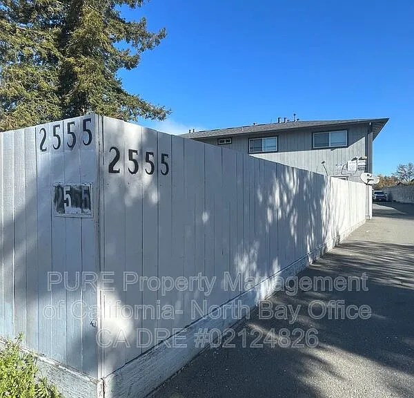 2555H W Steele Ln — Photo 2