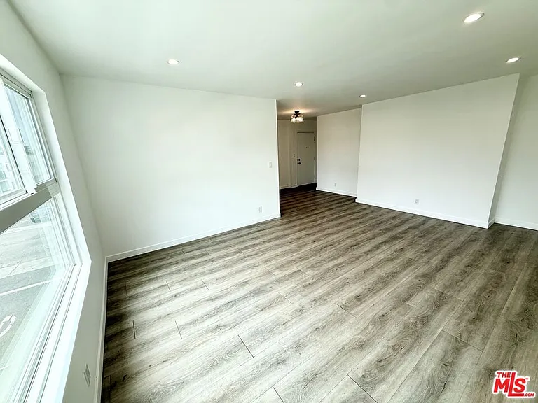 1000 Havenhurst Dr #7 — Photo 4