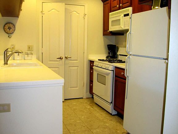 4th image of 1050 N Stuart St APT 222