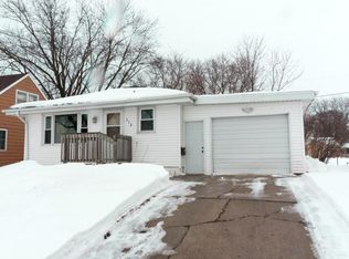 512 8th St SW, Hampton, IA 50441