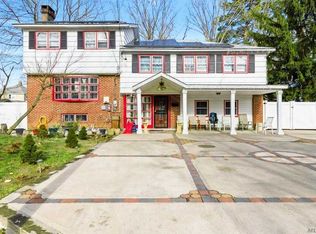 45 Jackson Ave, Brentwood, NY 11717