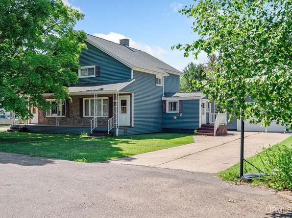 2015 School St, Ishpeming, MI 49849