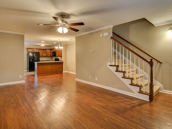 3rd image of 320 Sam Houston Cir