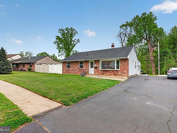 2nd image of 3528 Windsor Dr