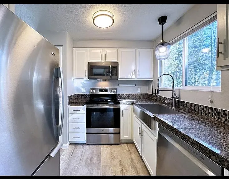 2137 Hawkins Ln #2137 — Photo 3